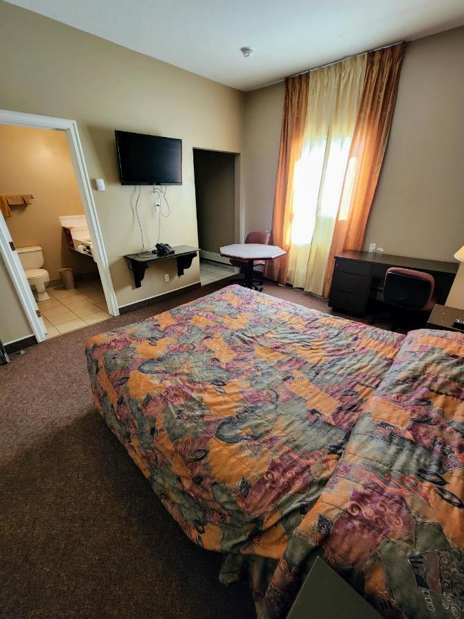 Bonnyville Hotel ภายนอก รูปภาพ