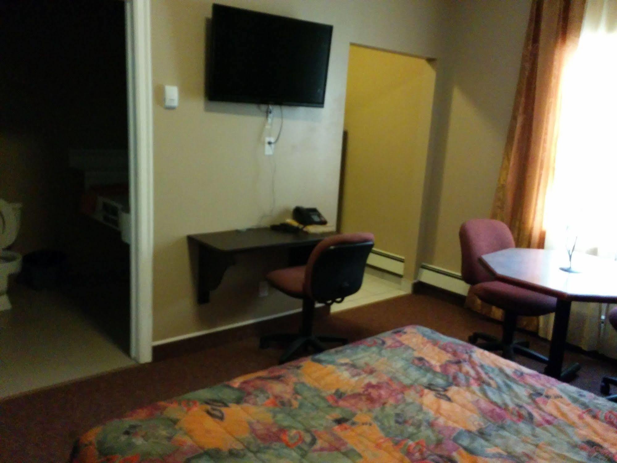 Bonnyville Hotel ภายนอก รูปภาพ
