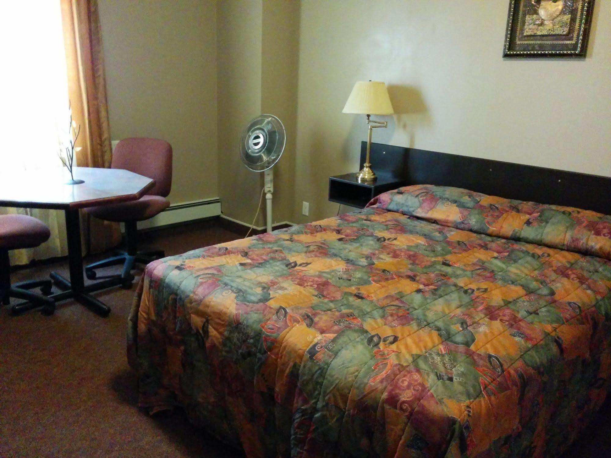Bonnyville Hotel ภายนอก รูปภาพ