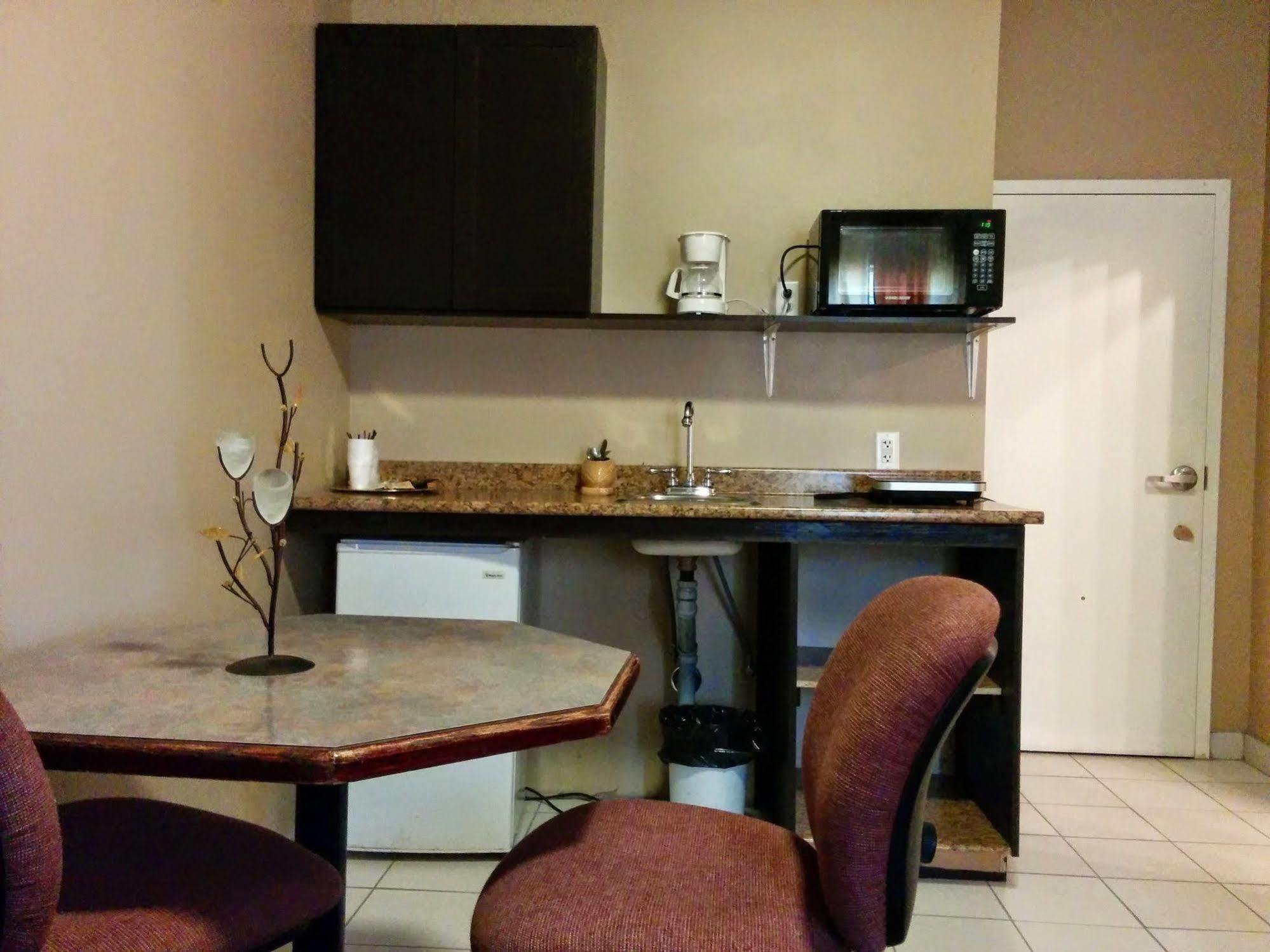 Bonnyville Hotel ภายนอก รูปภาพ